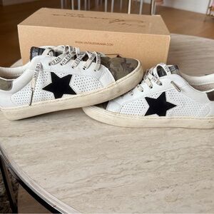 Vintage Havana Kids White Sneakers with Black Star